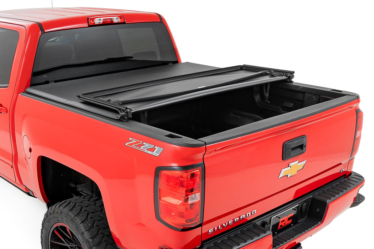 Soft Tri-Fold Bed Cover | 5'9" Bed | Chevy/GMC 1500 (14-18 & Classic) - Bed Covers (Image 2 of 6)