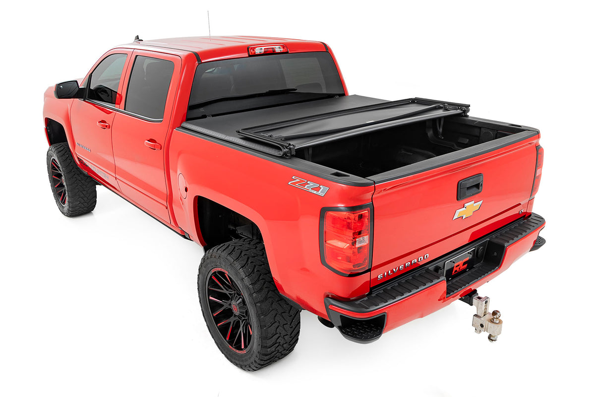 Soft Tri-Fold Bed Cover | 5'9" Bed | Chevy/GMC 1500 (14-18 & Classic) - Bed Covers (Image 3 of 6)