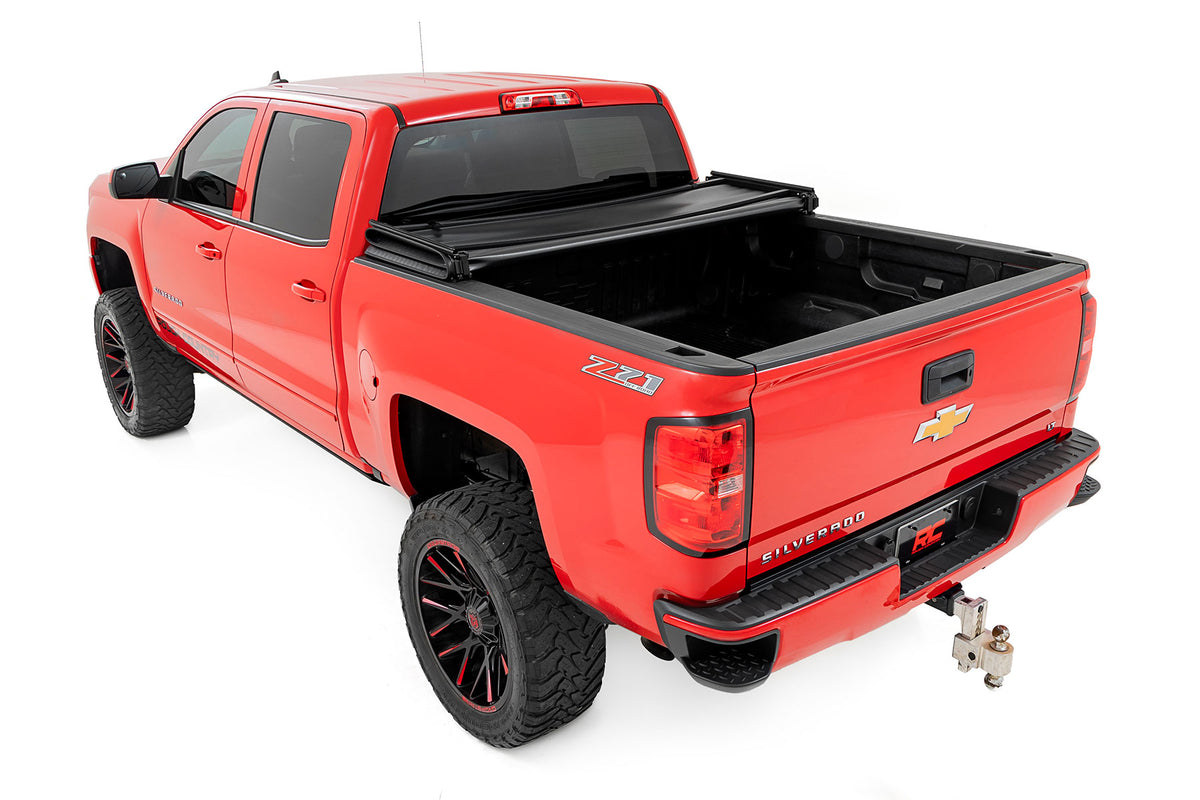 Soft Tri-Fold Bed Cover | 5'9" Bed | Chevy/GMC 1500 (14-18 & Classic) - Bed Covers (Image 4 of 6)