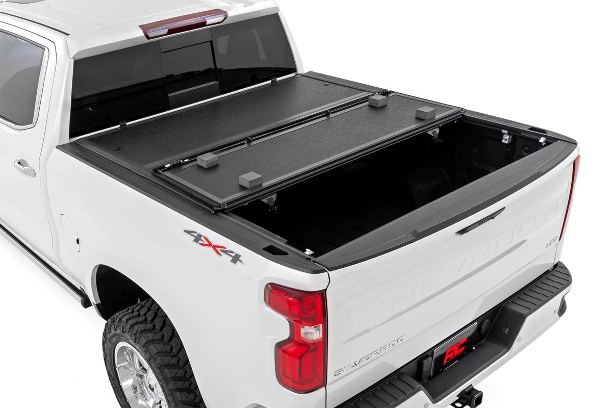Hard Low Profile Bed Cover | 5'9" Bed | Rail Caps | Chevy/GMC 1500/2500HD/3500HD (14-19 & Classic) - Bed Covers (Image 2 of 6)