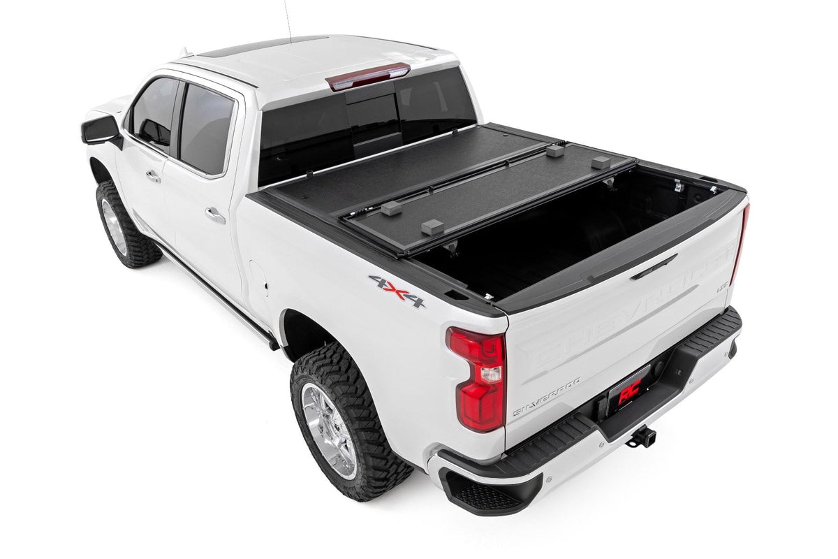 Hard Low Profile Bed Cover | 6'7" Bed | Chevy/GMC Sierra 1500 (19-26)/Silverado 1500 (19-26) - Bed Covers (Image 3 of 6)