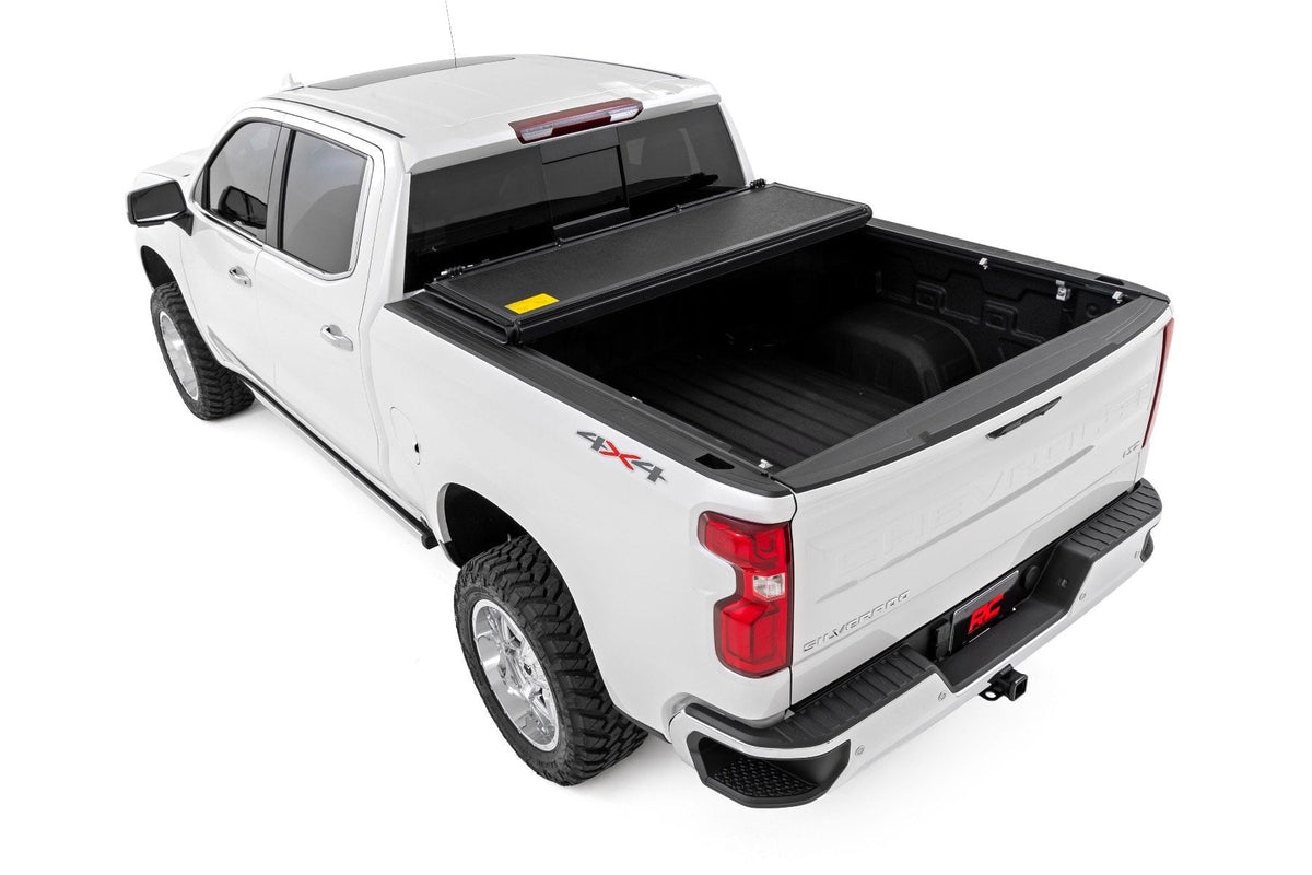 Hard Low Profile Bed Cover | 5'9" Bed | Rail Caps | Chevy/GMC 1500/2500HD/3500HD (14-19 & Classic) - Bed Covers (Image 5 of 6)