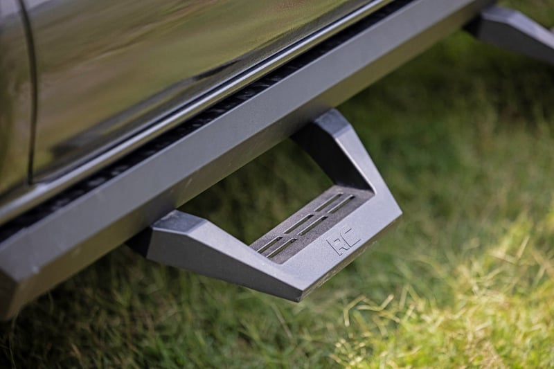 RC SRX2 Adj Aluminum Step | Double Cab | Toyota Tacoma 2WD/4WD (2005-2023) (manufacturer page)