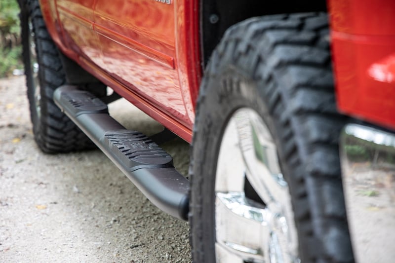 RC Oval Nerf Step | Crew Cab | Chevy/GMC 1500/2500HD/3500HD (07-19 & Classic) (manufacturer page)