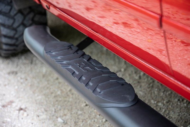 RC Oval Nerf Step | Crew Cab | Chevy/GMC 1500/2500HD/3500HD (07-19 & Classic) (manufacturer page)