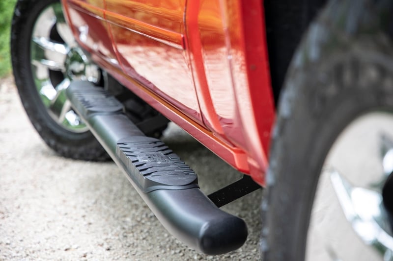 RC Oval Nerf Step | Crew Cab | Chevy/GMC 1500/2500HD/3500HD (07-19 & Classic) (manufacturer page)