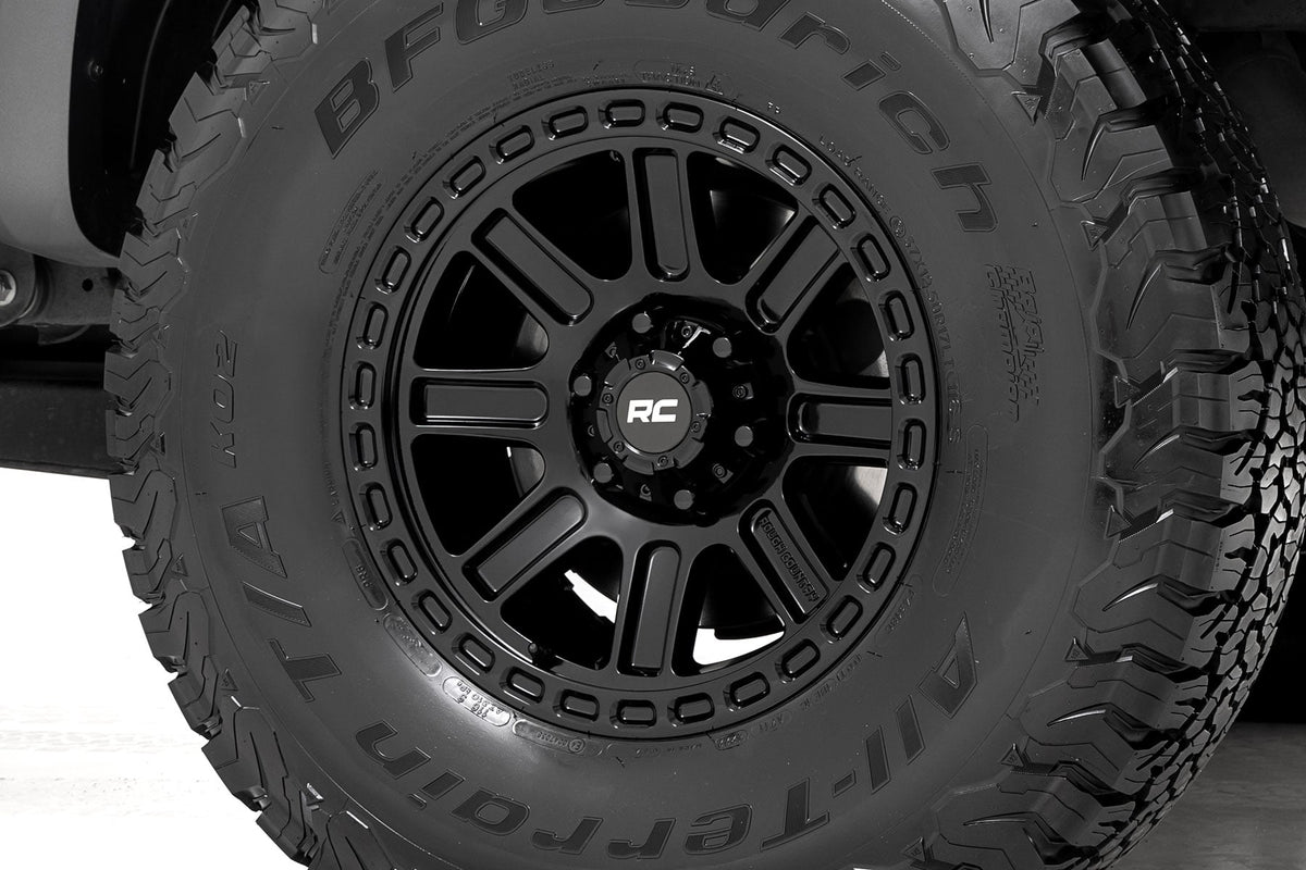 Rough Country 84 Series Wheel | Gloss Black | 17x8.5 | 6x5.5 | +25mm - RC Wheels (Image 5 of 6)