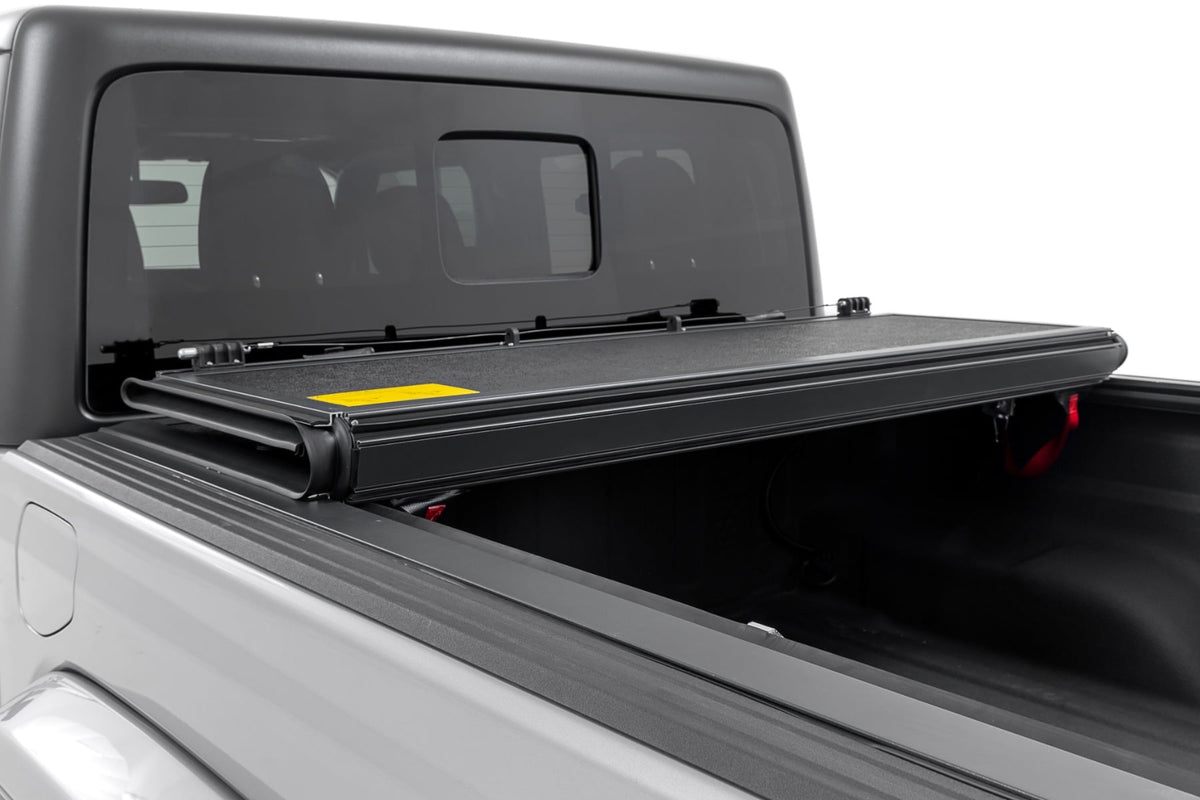 Hard Low Profile Bed Cover | 5' Bed | Jeep Gladiator JT 4WD (2020-2026) - Bed Covers (Image 5 of 6)