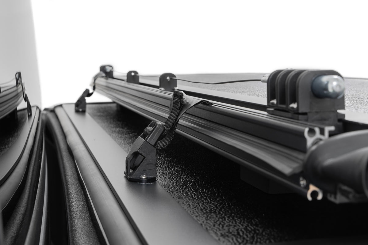 Hard Low Profile Bed Cover | 5' Bed | Jeep Gladiator JT 4WD (2020-2026) - Bed Covers (Image 6 of 6)