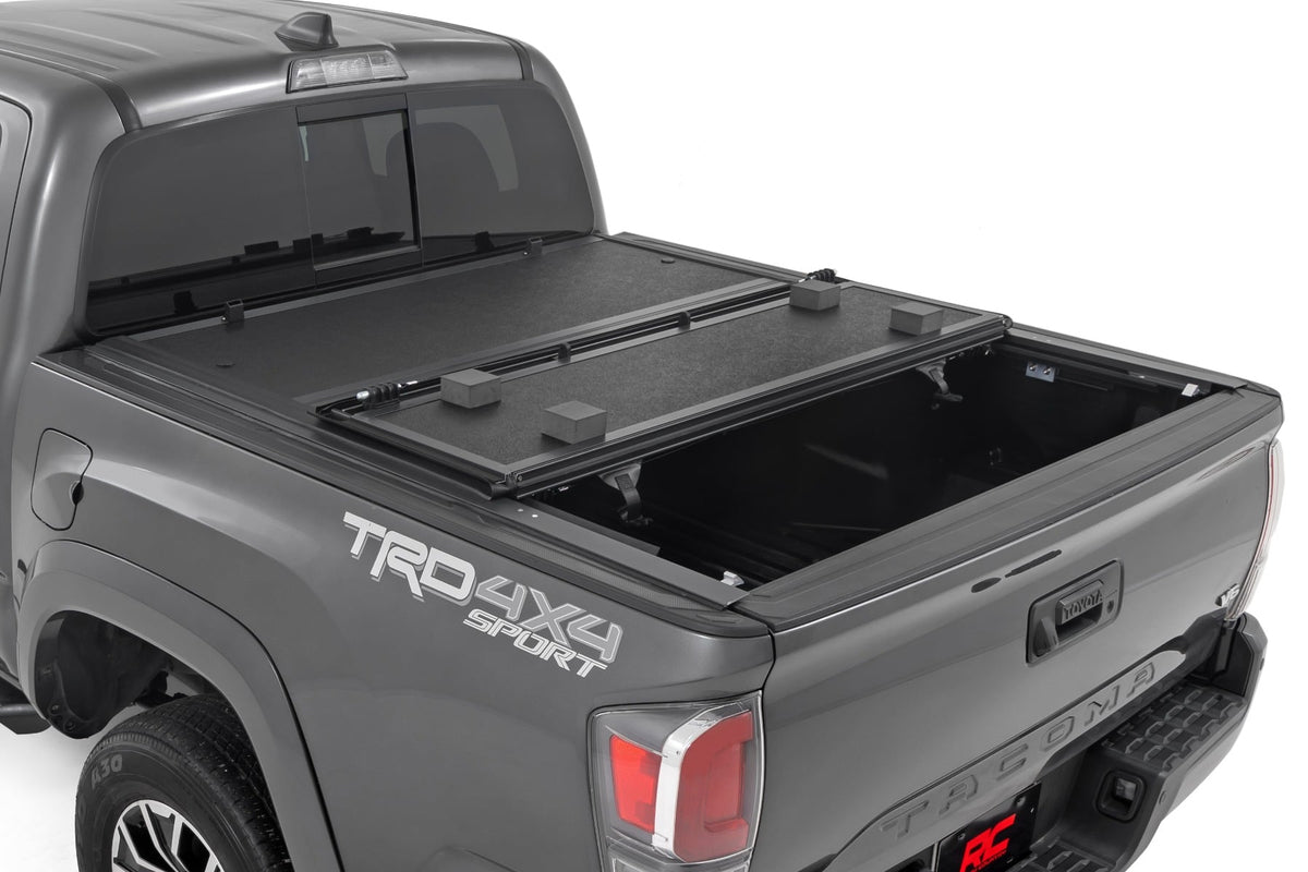 Hard Low Profile Bed Cover | 5' Bed | Toyota Tacoma 2WD/4WD (2016-2023) - Bed Covers (Image 2 of 6)