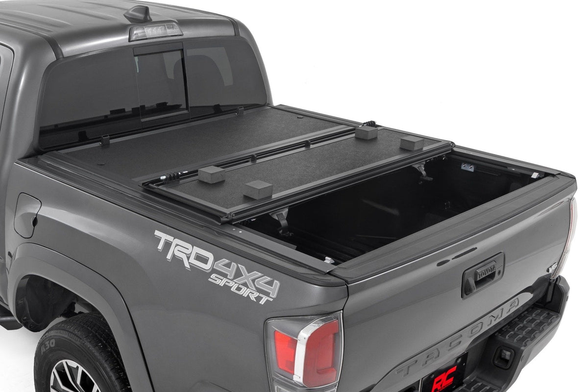 Hard Low Profile Bed Cover | 6' Bed | Toyota Tacoma 2WD/4WD (2016-2023) - Bed Covers (Image 2 of 6)