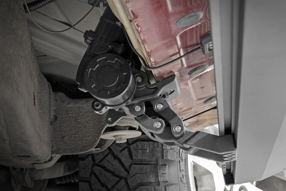Power Running Boards | Dual Electric Motor | Chevy/GMC Tahoe/Yukon (15-20) - Steps & Runningboard (Image 5 of 6)