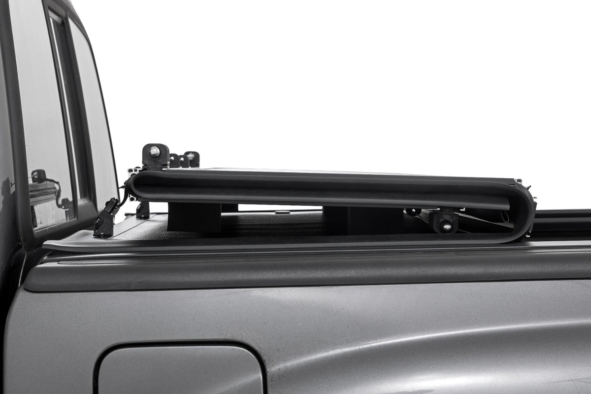 Hard Low Profile Bed Cover | 5' Bed | Toyota Tacoma 2WD/4WD (05-15) - Bed Covers (Image 4 of 6)