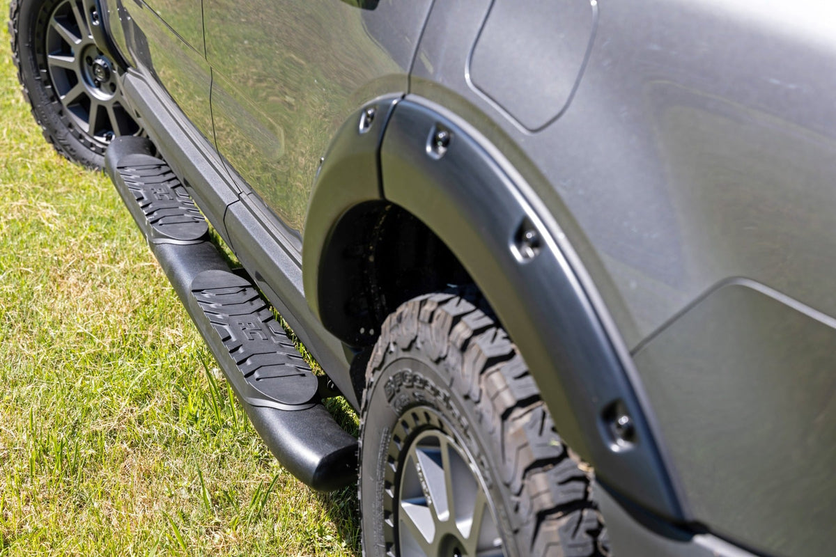 Oval Nerf Steps | Black | Ford Bronco Sport 4WD (2021-2026) - Steps & Runningboard (Image 5 of 6)