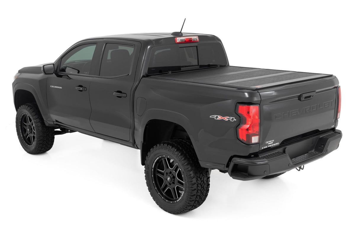 Hard Low Profile Bed Cover | 5' Bed | Chevy/GMC Canyon/Colorado (15-26) - Bed Covers (Image 3 of 6)