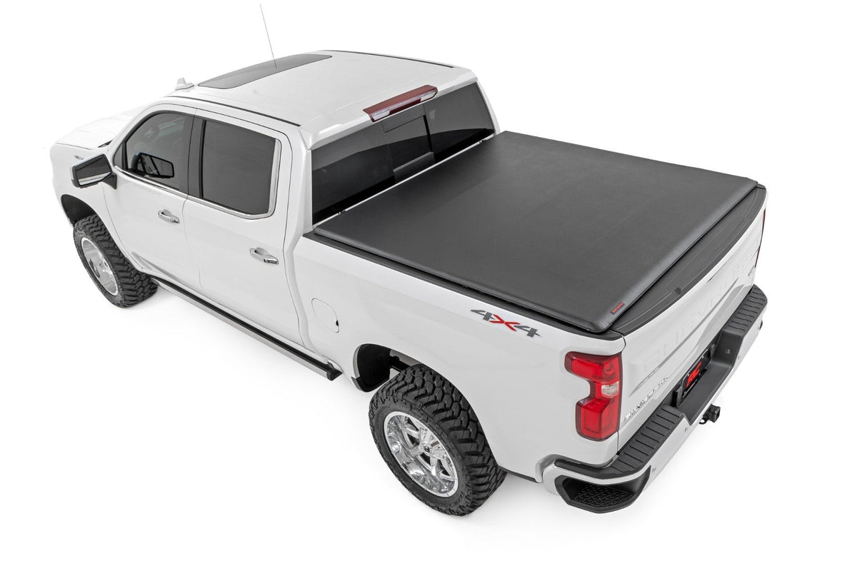 Soft Roll Up Bed Cover | 5'10" Bed | Chevy/GMC Sierra 1500 (19-26)/Silverado 1500 (19-26) - Bed Covers (Image 2 of 6)