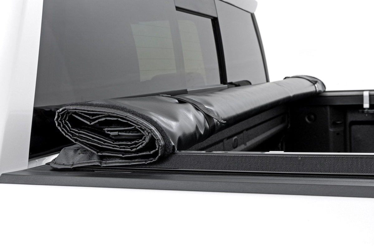 Soft Roll Up Bed Cover | 5'10" Bed | Chevy/GMC Sierra 1500 (19-26)/Silverado 1500 (19-26) - Bed Covers (Image 5 of 6)