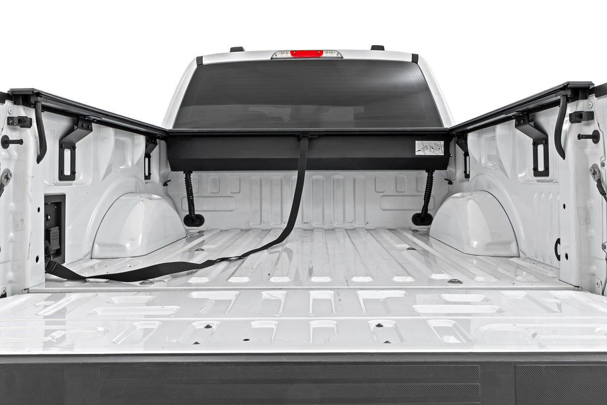 Manual Retractable Bed Cover | 5'7" Bed | Ford F-150 (15-26)/F-150 Lightning (22-26) - Bed Covers (Image 5 of 6)