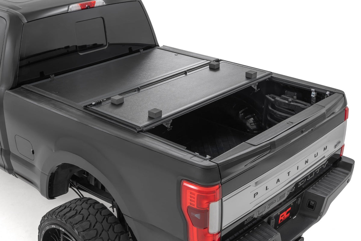 Hard Low Profile Bed Cover | 6'10" Bed | Ford F-250/F-350 Super Duty (17-26) - Bed Covers (Image 2 of 6)