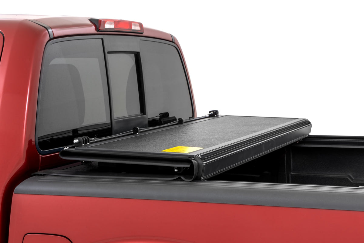 Hard Low Profile Bed Cover | 5' Bed | Cargo Mgmt | Nissan Frontier (05-21) - Bed Covers (Image 3 of 6)