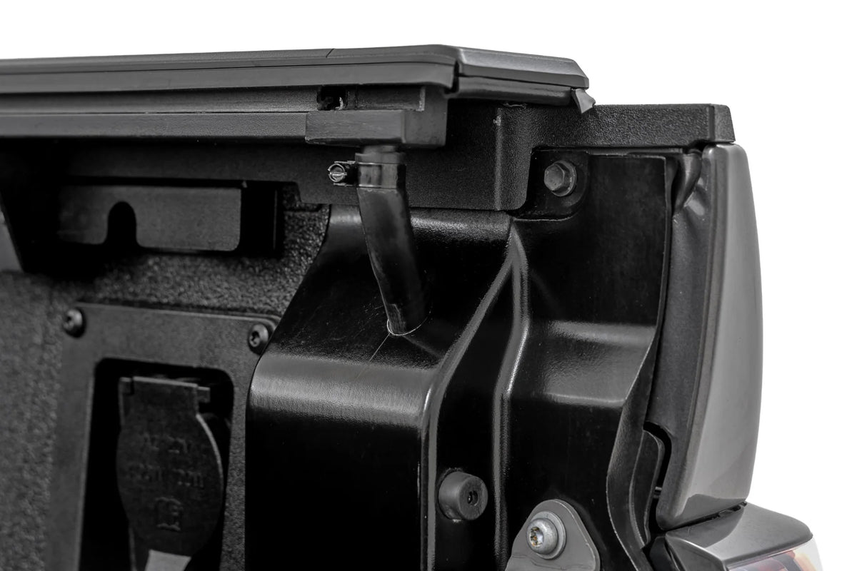 Manual Retractable Bed Cover | 5'7" Bed | Toyota Tundra 2WD/4WD (2022-2026) - Bed Covers (Image 4 of 6)