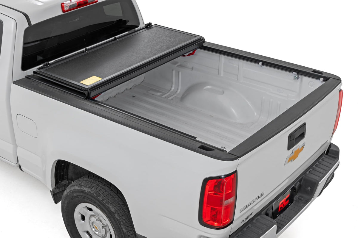 Hard Low Profile Bed Cover | 6' Bed | Chevy/GMC Canyon/Colorado (15-26) - Bed Covers (Image 2 of 6)