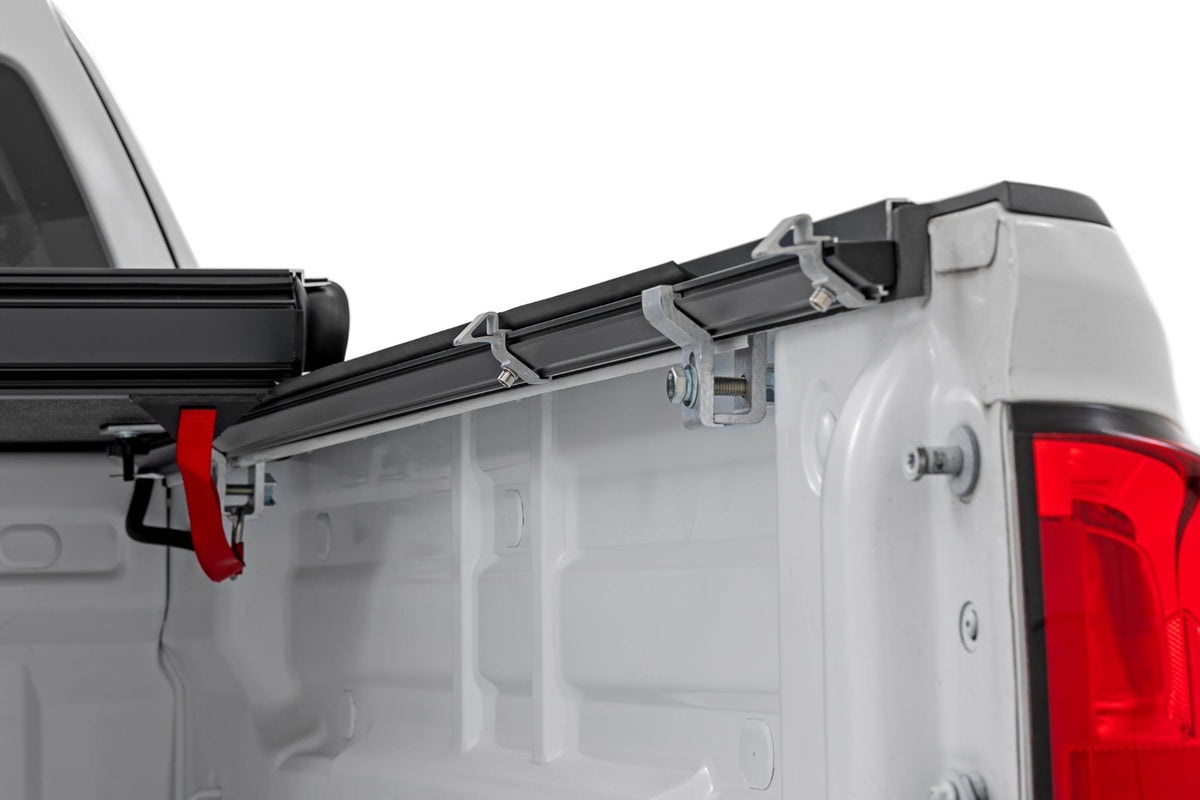 Hard Low Profile Bed Cover | 6' Bed | Chevy/GMC Canyon/Colorado (15-26) - Bed Covers (Image 5 of 6)