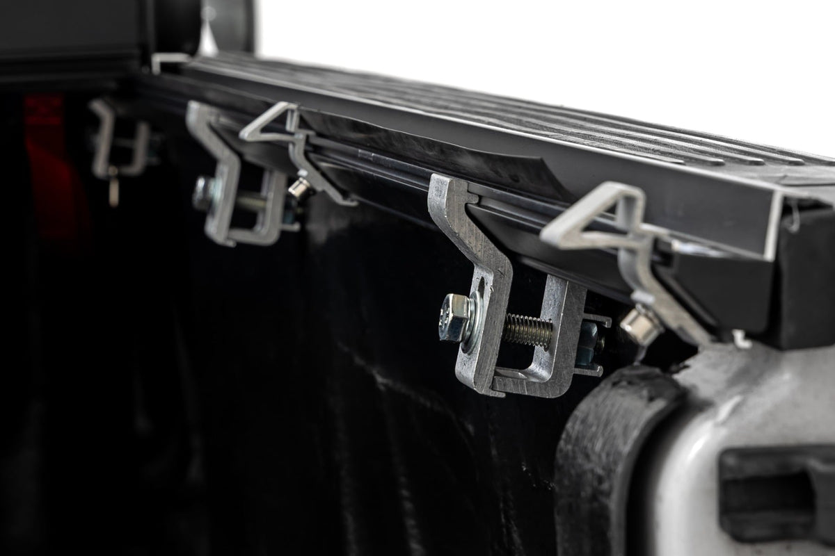 Hard Low Profile Bed Cover | 6'7" Bed | Ford F-150 2WD/4WD (2004-2014) - Bed Covers (Image 4 of 6)
