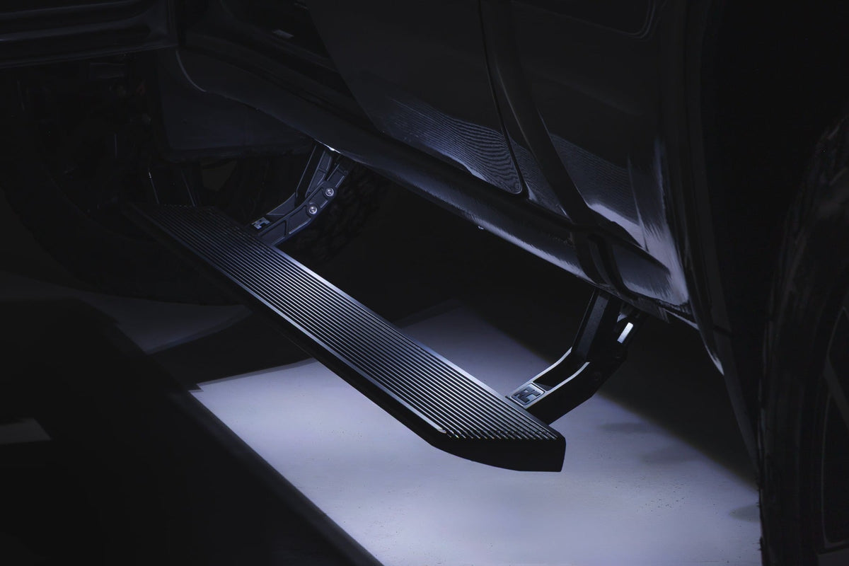 Power Running Boards | Double Cab | Chevy/GMC 1500/2500HD/3500HD (19-26) - Steps & Runningboard (Image 3 of 6)