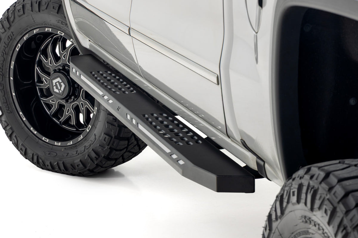 Rough Country 57003 AC2 Running Boards | Amber/White | Crew Cab | Chevy/GMC 1500 (07-18) - Studio View 3