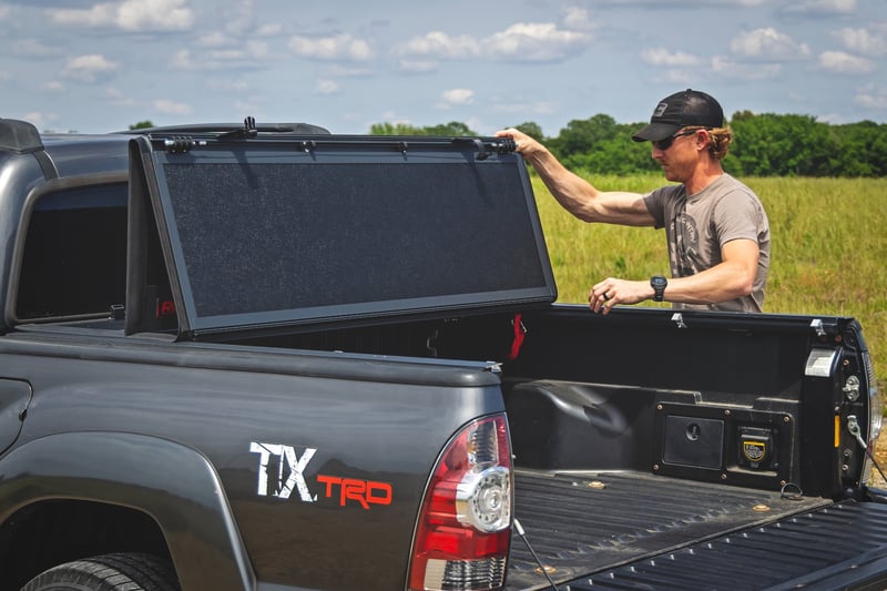 RC Hard Low Profile Bed Cover | 5' Bed | Toyota Tacoma 2WD/4WD (05-15) (manufacturer page)