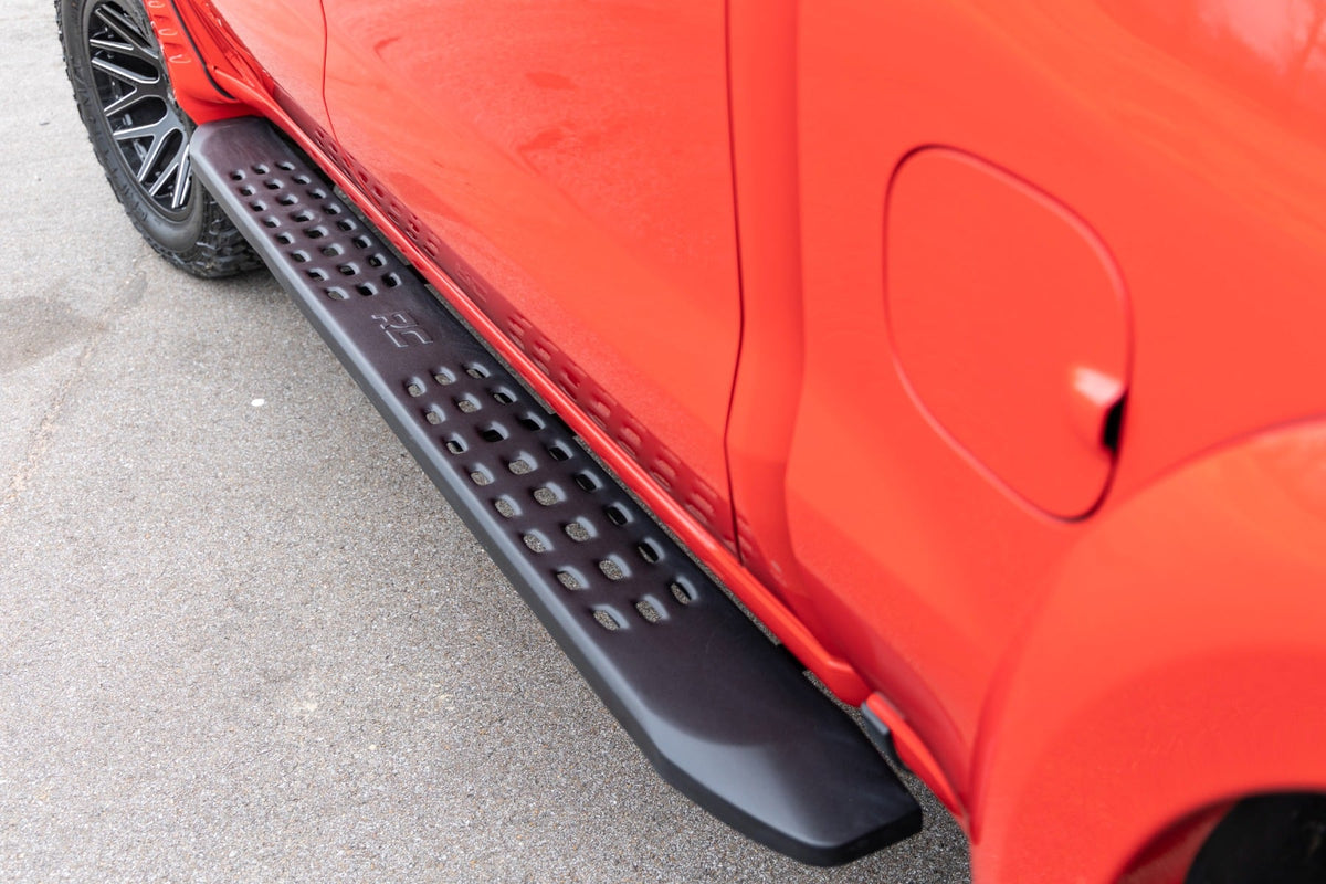 RPT2 Running Boards | Crew Cab | Black | Chevy/GMC 1500/2500HD/3500HD (19-26) - Steps & Runningboard (Image 6 of 6)