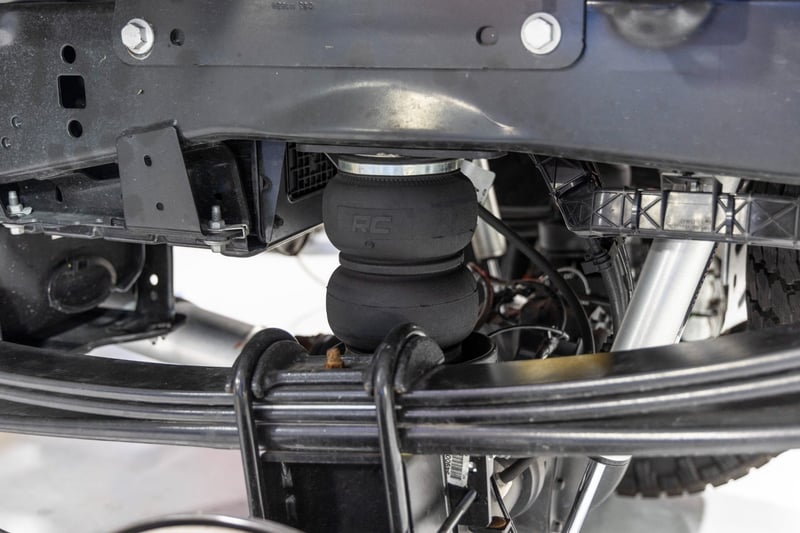 RC Air Spring Kit w/compressor | Ford F-250/F-350 Super Duty 4WD (2017-2022) (manufacturer page)