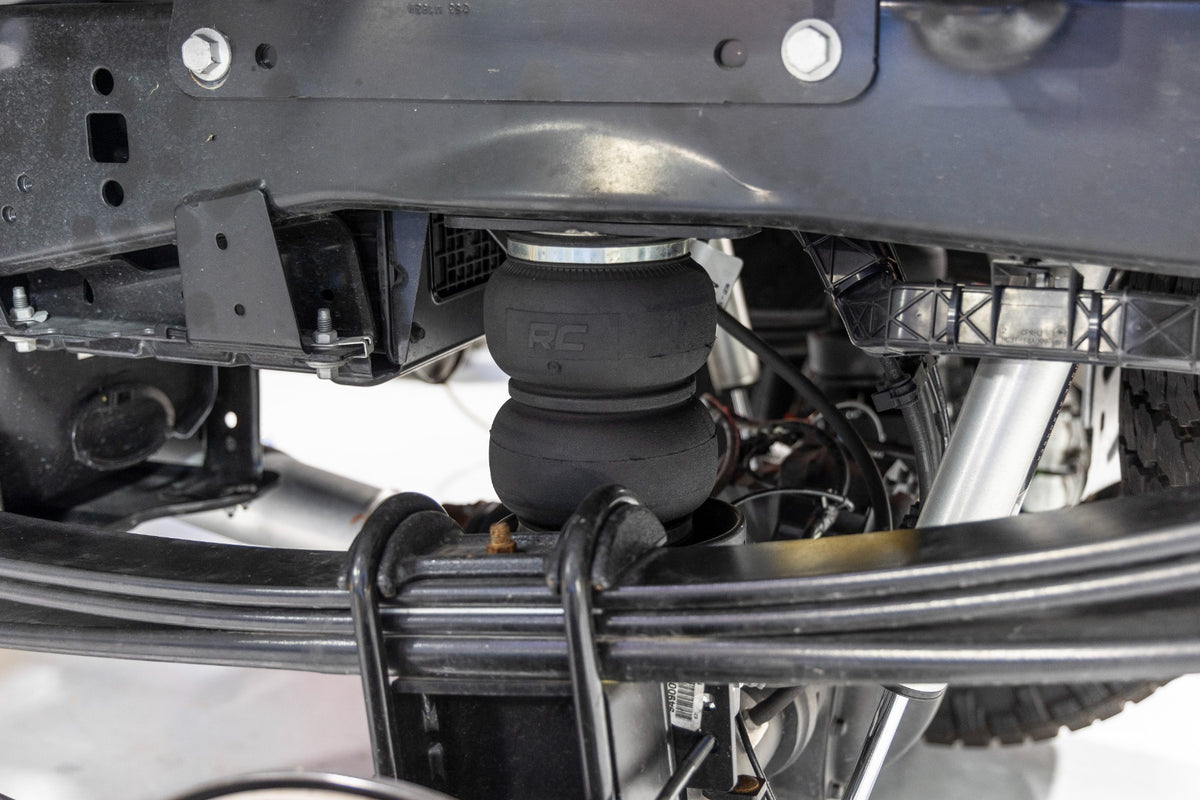 Air Spring Kit w/compressor | Ford F-250/F-350 Super Duty 4WD (2017-2022) - Air Spring Kits (Image 5 of 6)