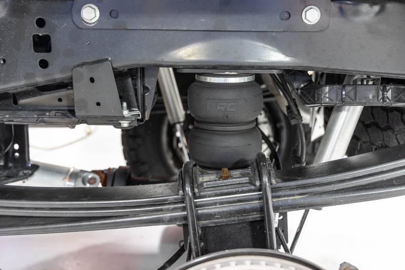 RC Air Spring Kit w/compressor | Ford F-250/F-350 Super Duty 4WD (2017-2022) (manufacturer page)