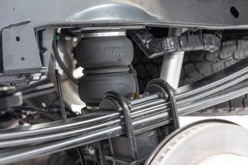 RC Air Spring Kit w/ compressor | Ford F-250/F-350 Super Duty 4WD (2017-2026) (manufacturer page)