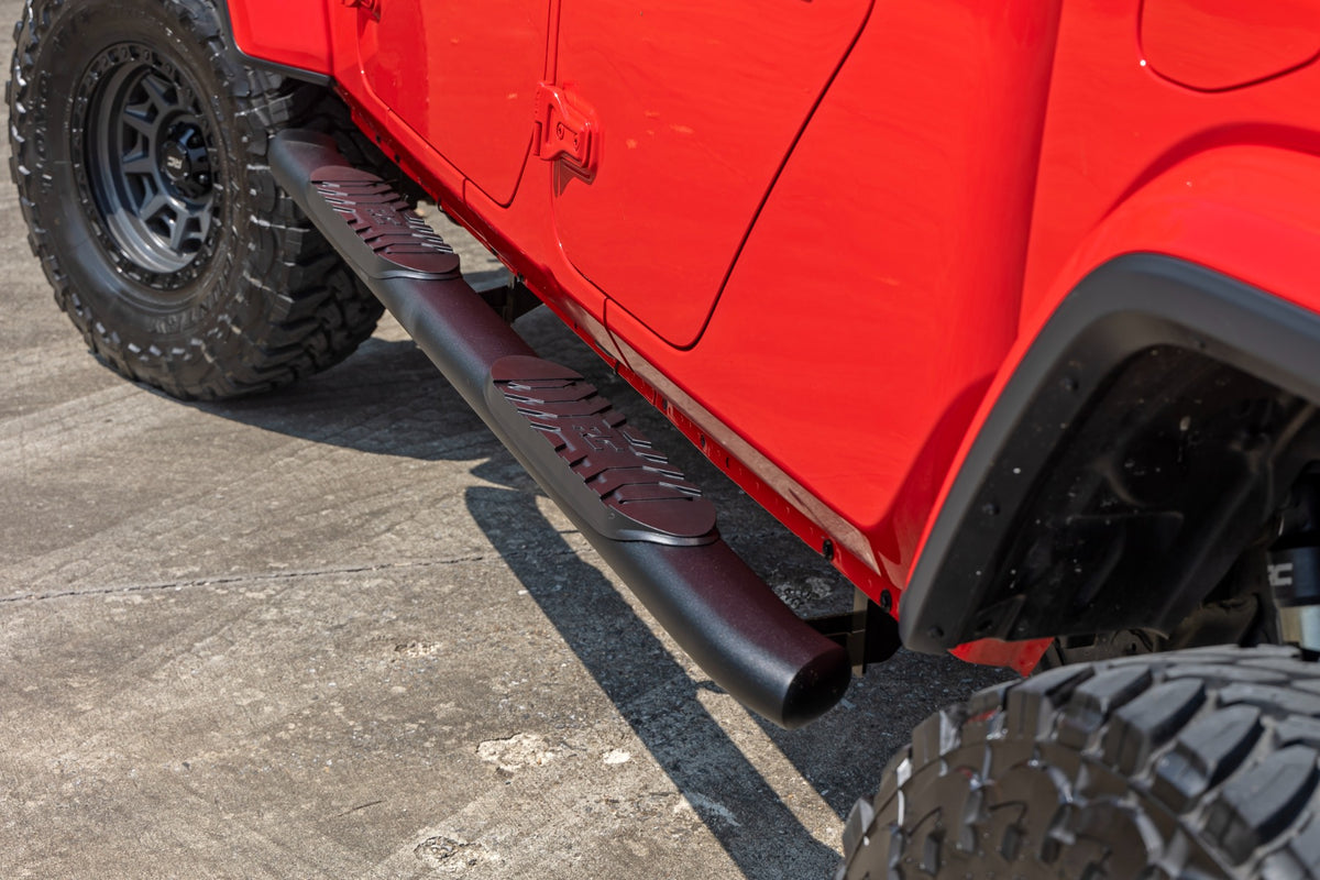 Oval Nerf Steps | Black | Jeep Gladiator JT 4WD (2020-2026) - Steps & Runningboard (Image 6 of 6)