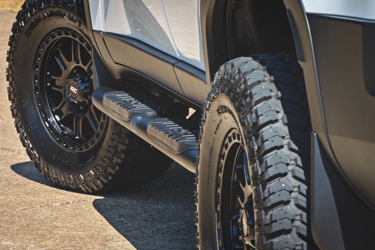 Oval Nerf Steps | Black | Toyota Land Cruiser 4WD (2024-2026) - Steps & Runningboard (Image 3 of 6)