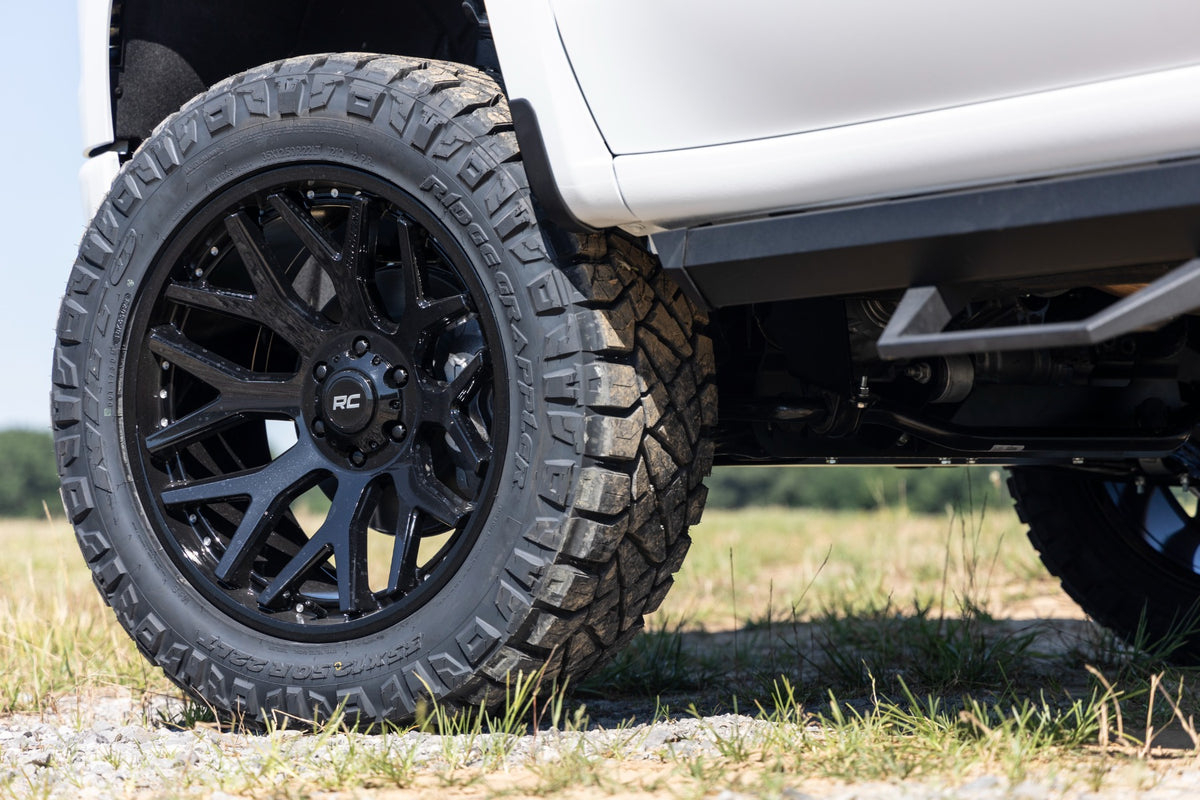 Rough Country 95 Series Wheel | One-Piece | Gloss Black | 22x10 | 6x5.5 | -25mm - RC Wheels (Image 4 of 6)