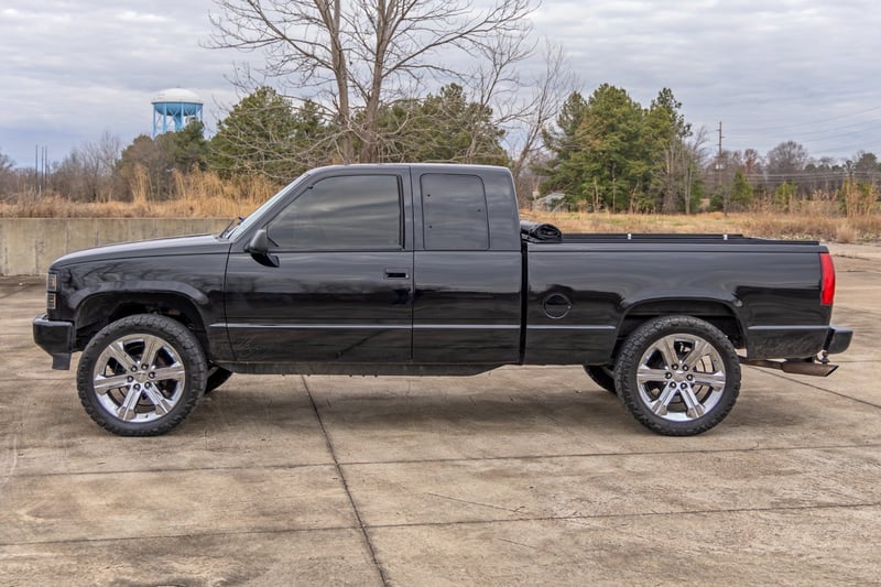 RC Soft Roll Up Bed Cover | 6'7" Bed | Chevy/GMC 1500 (00-06 & Classic) (manufacturer page)
