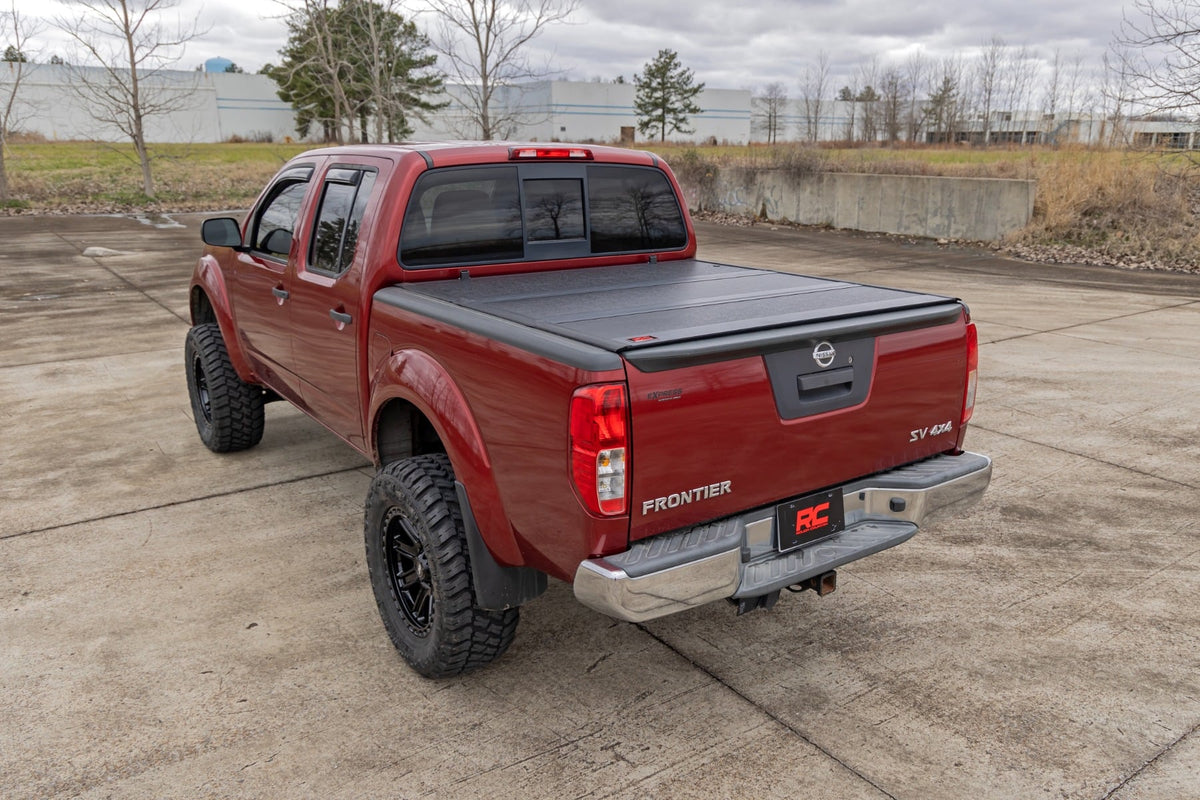 Hard Low Profile Bed Cover | 5' Bed | Cargo Mgmt | Nissan Frontier (05-21) - Bed Covers (Image 6 of 6)