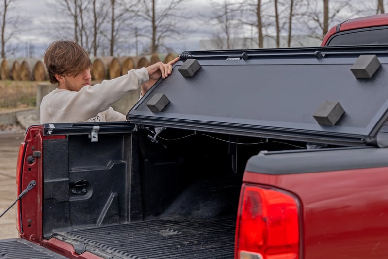 RC Hard Low Profile Bed Cover | 5' Bed | Cargo Mgmt | Nissan Frontier (05-21) (manufacturer page)