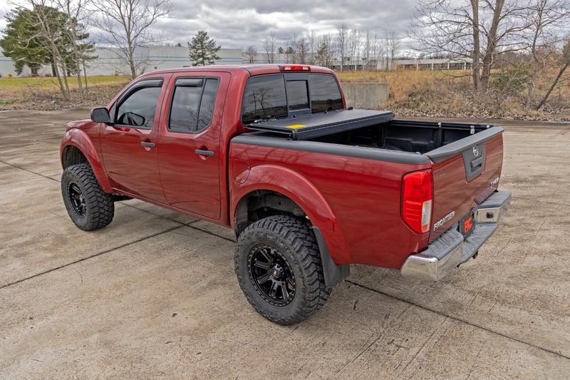 RC Hard Low Profile Bed Cover | 5' Bed | Cargo Mgmt | Nissan Frontier (05-21) (manufacturer page)