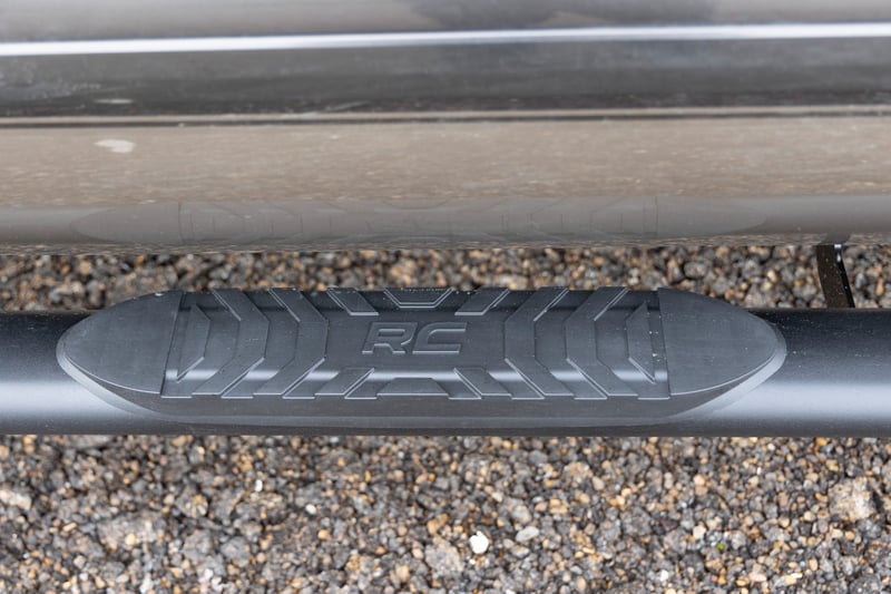 RC Oval Nerf Step | Crew Cab | Black | Ford F-250/F-350 Super Duty (99-16) (manufacturer page)