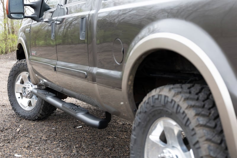 RC Oval Nerf Step | Crew Cab | Black | Ford F-250/F-350 Super Duty (99-16) (manufacturer page)