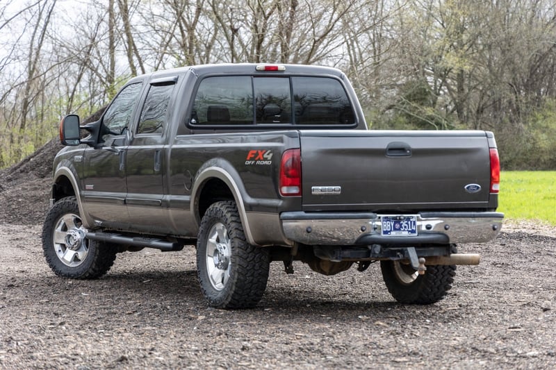 RC Oval Nerf Step | Crew Cab | Black | Ford F-250/F-350 Super Duty (99-16) (manufacturer page)