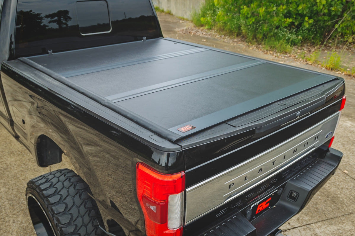 Hard Low Profile Bed Cover | 6'10" Bed | Ford F-250/F-350 Super Duty (17-26) - Bed Covers (Image 5 of 6)