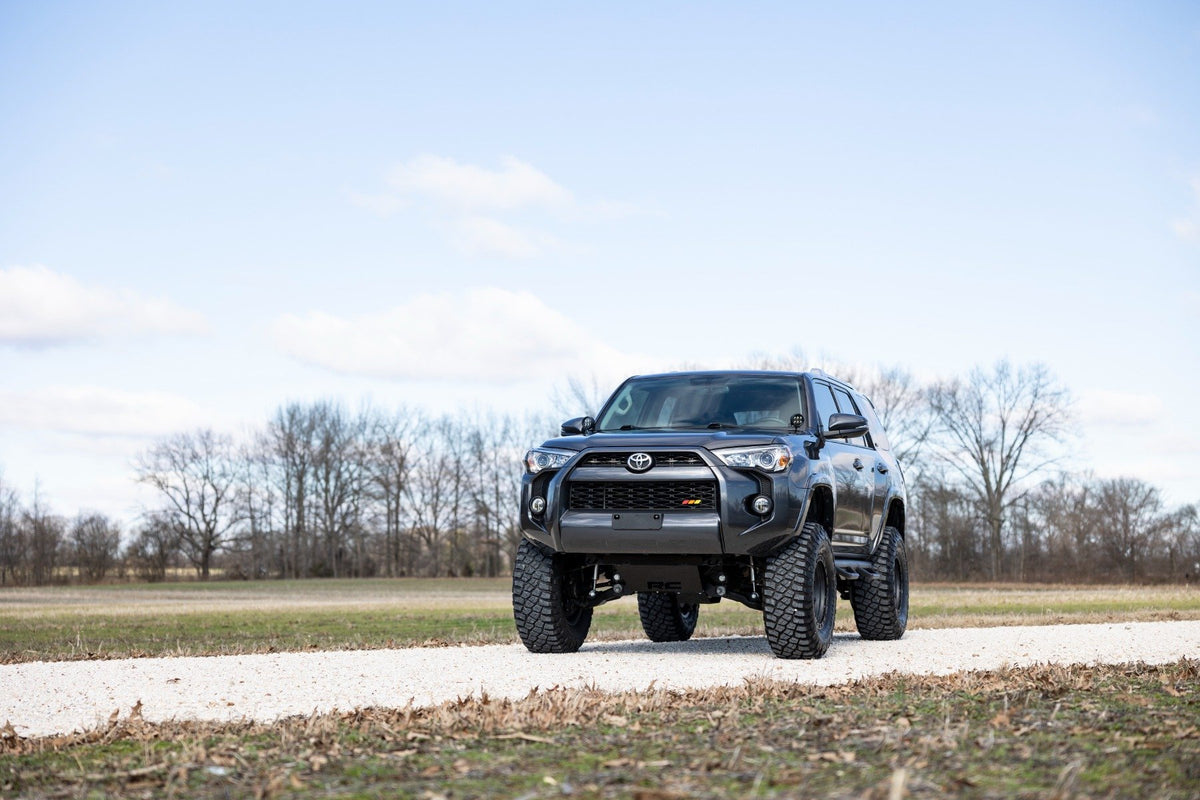 Rough Country 85 Series Wheel | Simulated Beadlock | Gunmetal Gray/Black | 17x9 | 6x5.5 | -12mm - RC Wheels (Image 6 of 6)