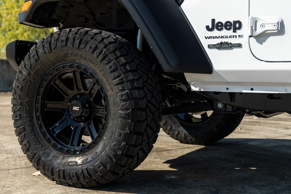 Rough Country 84 Series Wheel | Gloss Black | 18x8.5 | 5x5 | +0mm - RC Wheels (Image 6 of 6)