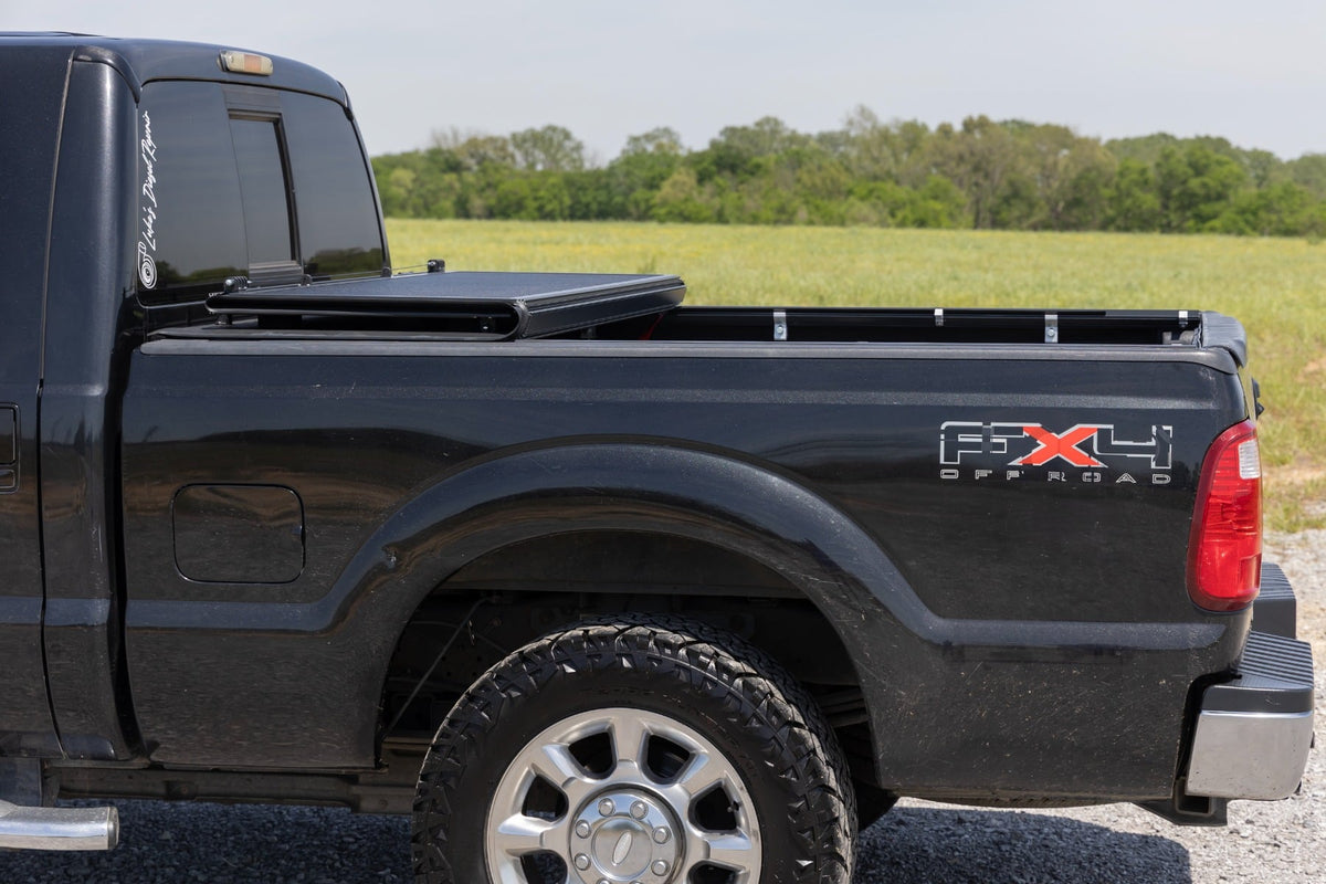 Hard Low Profile Bed Cover | 6'10" Bed | Ford F-250/F-350 Super Duty (99-16) - Bed Covers (Image 6 of 6)